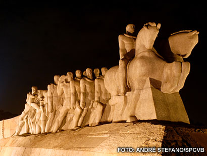 Monumento às Bandeiras
